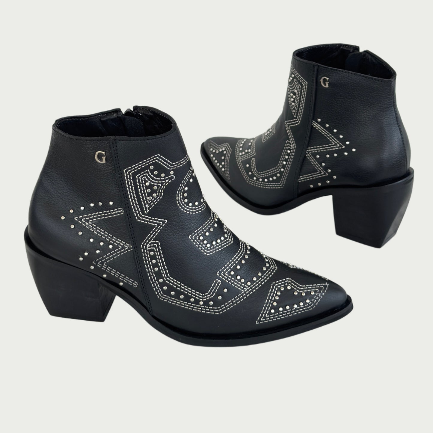 Botines en cuero negro x taches Ref: