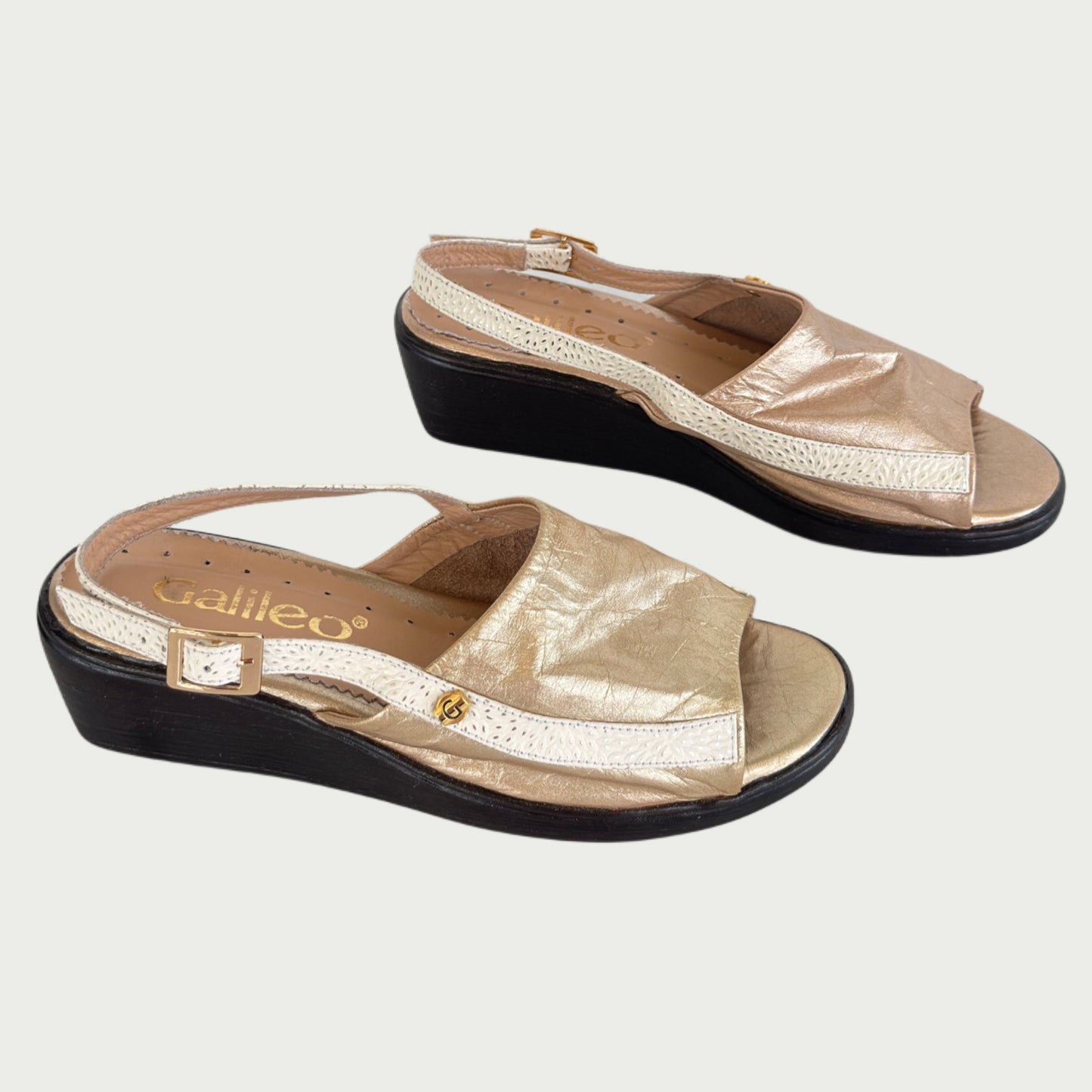 Sandalias en cuero dorado Ref: 4133NPO35