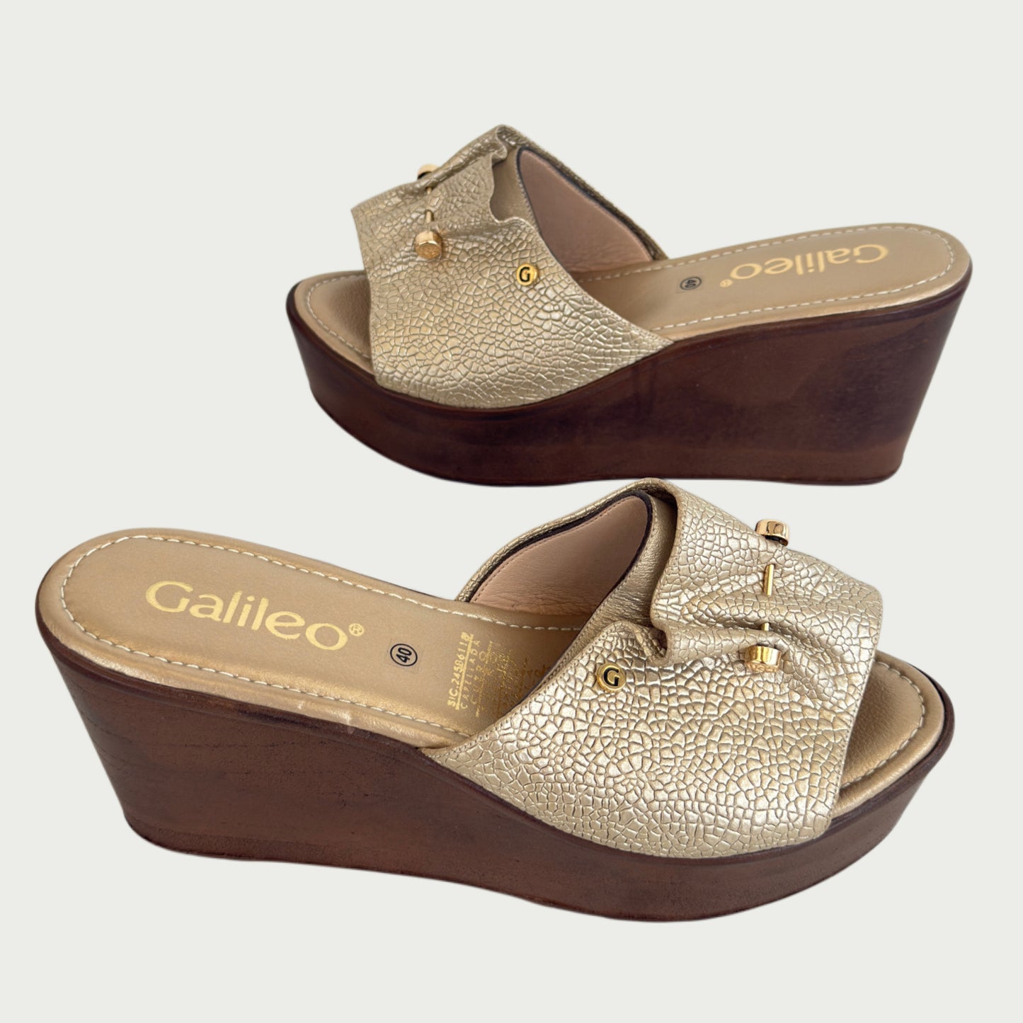 Sandalias en cuero dorado Ref: 806MOD