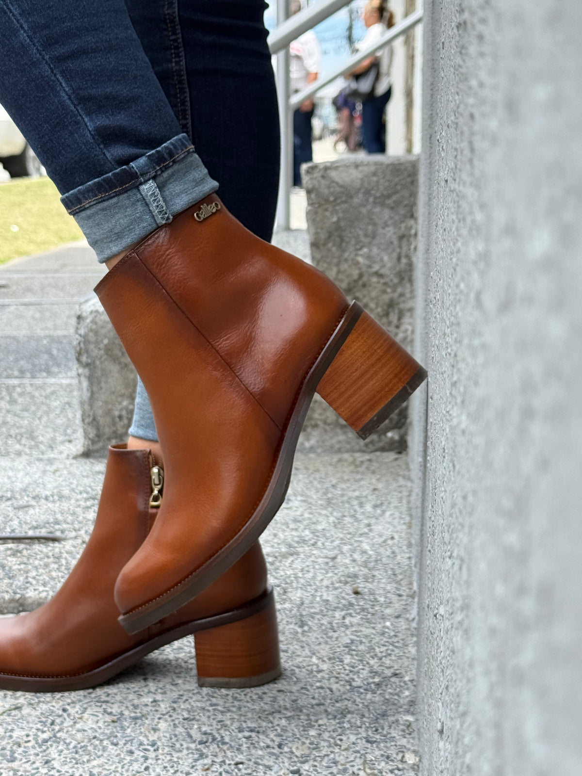 Botines en cuero miel Ref: 6235JZMI