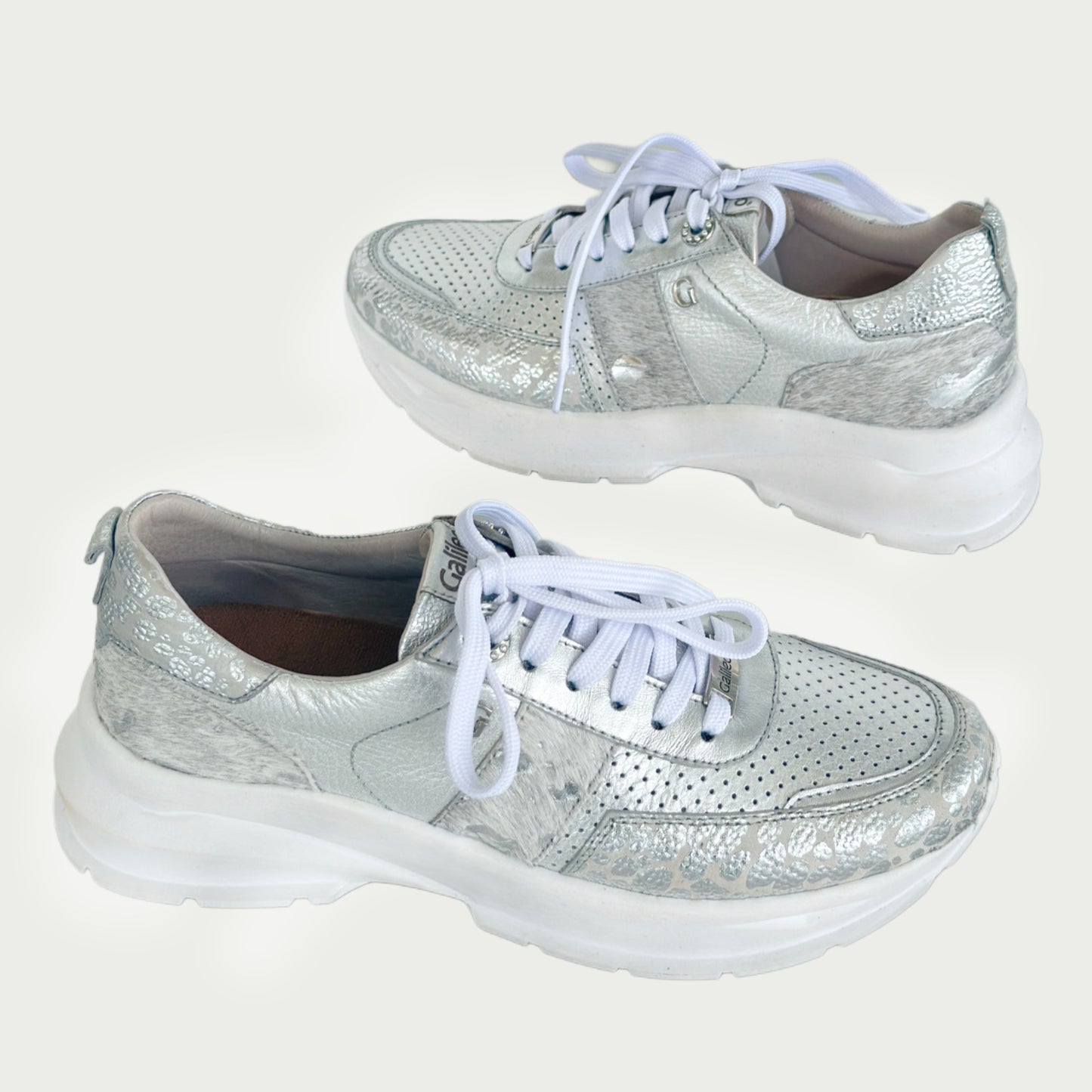 Tenis en cuero plateado Ref : OP141NGP4