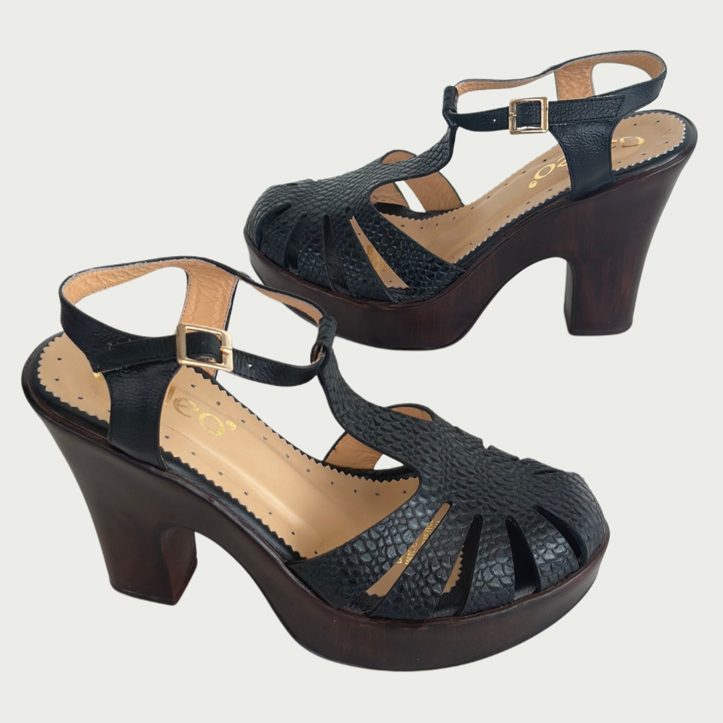 Sandalia en cuero negro Ref : 5205NGN39