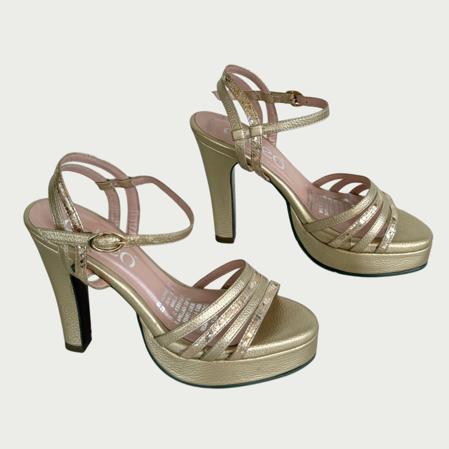 Sandalias en cuero dorado Ref: 6059NPO