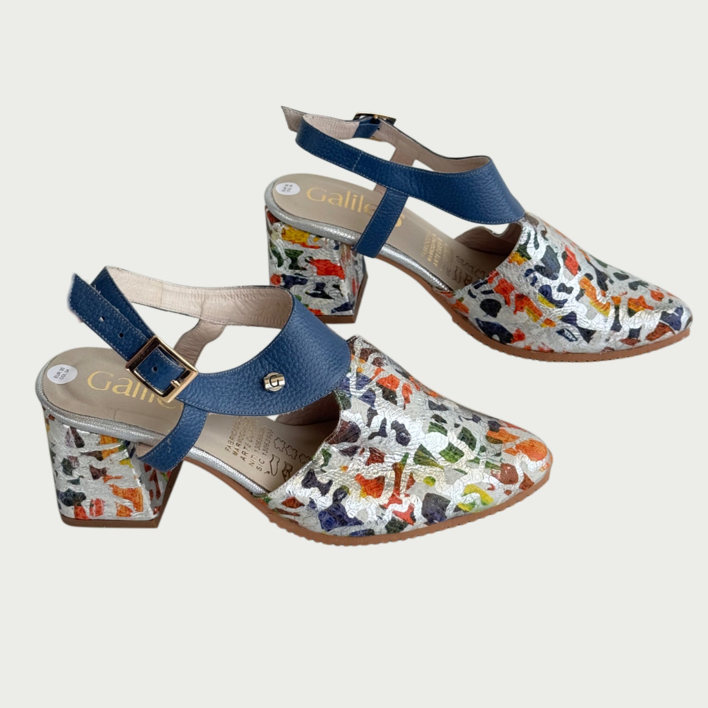 Tacones en cuero folia azul