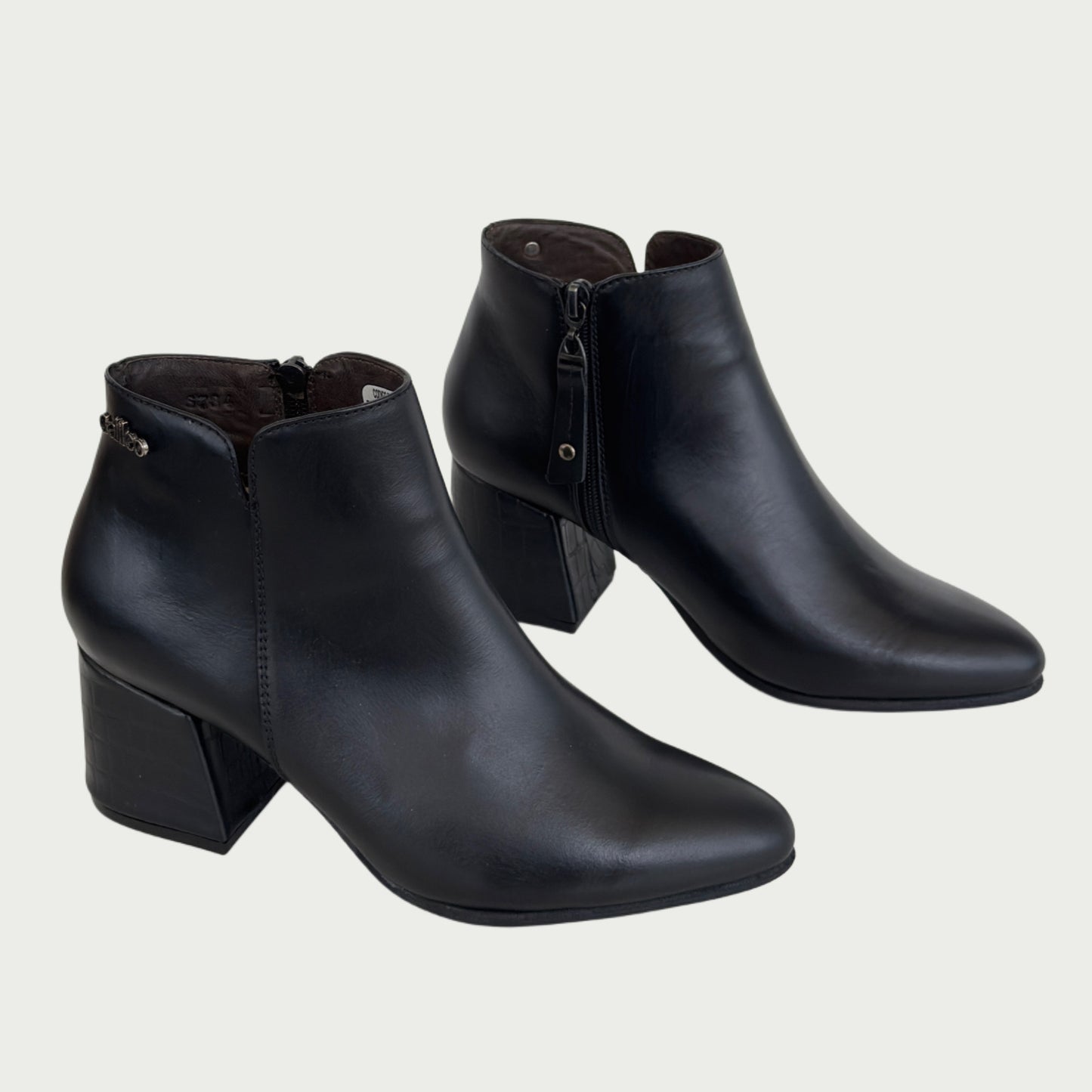 Botines en cuero negro Ref: 6124XP
