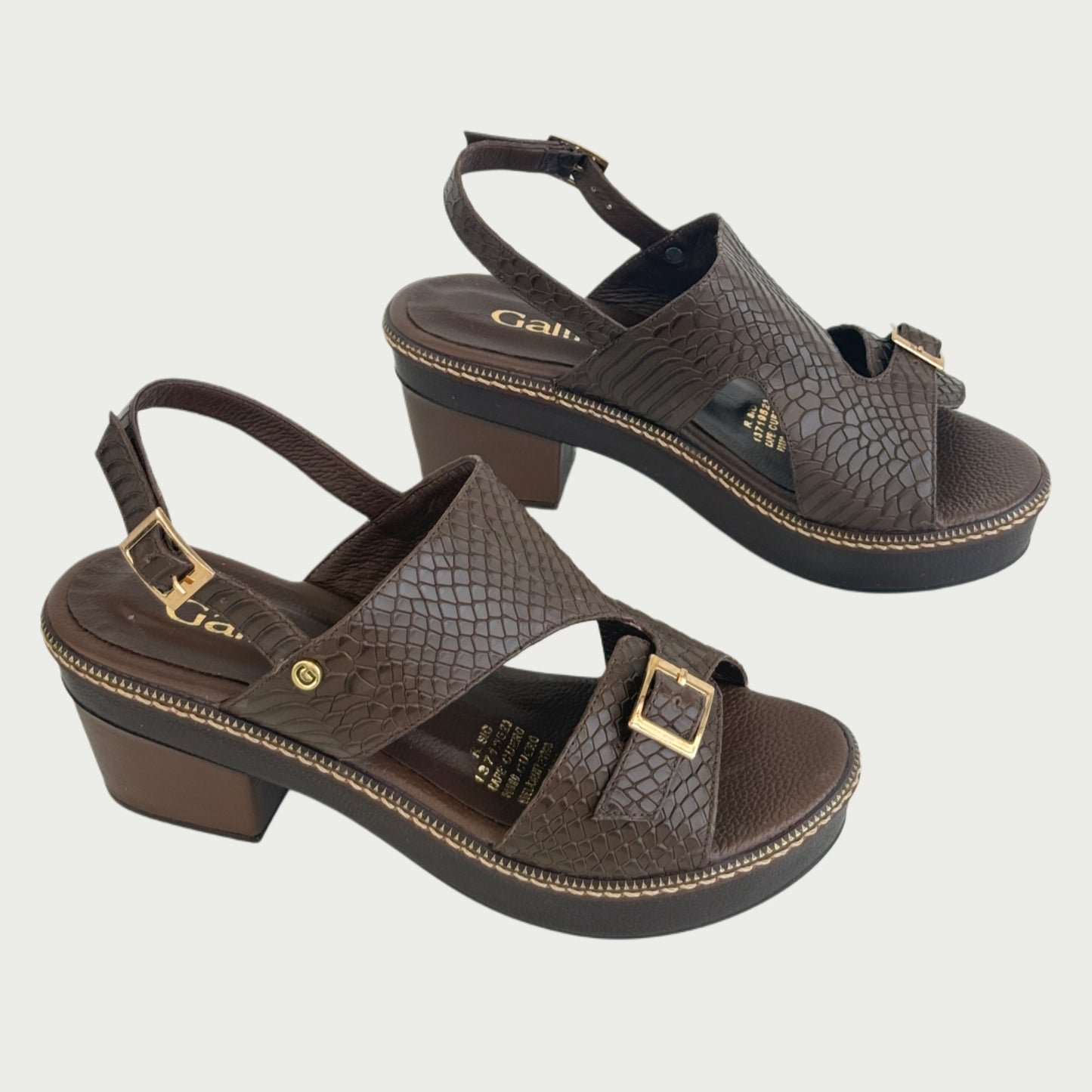 Sandalias en cuero café oscuro Ref: S-136XP