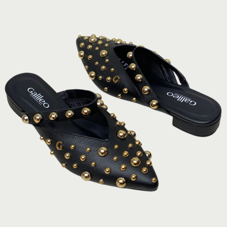 Zuecos cuero negro x taches Rf 832