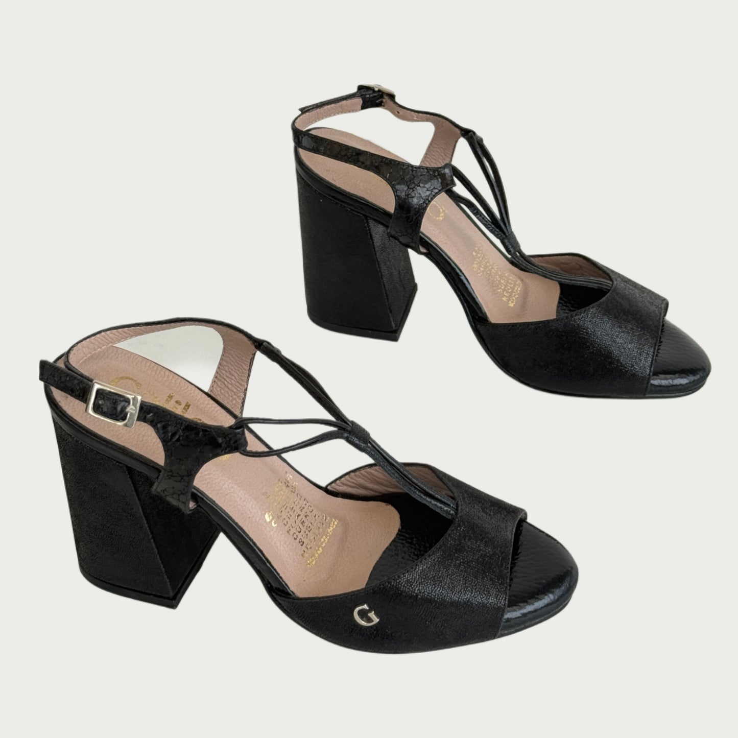 Sandalia en cuero negro Ref : 145NPNG4