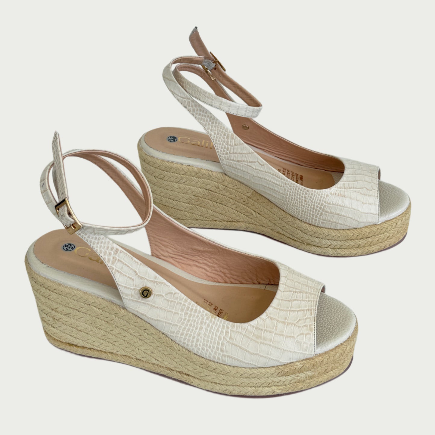 Sandalias en cuero beige x yute