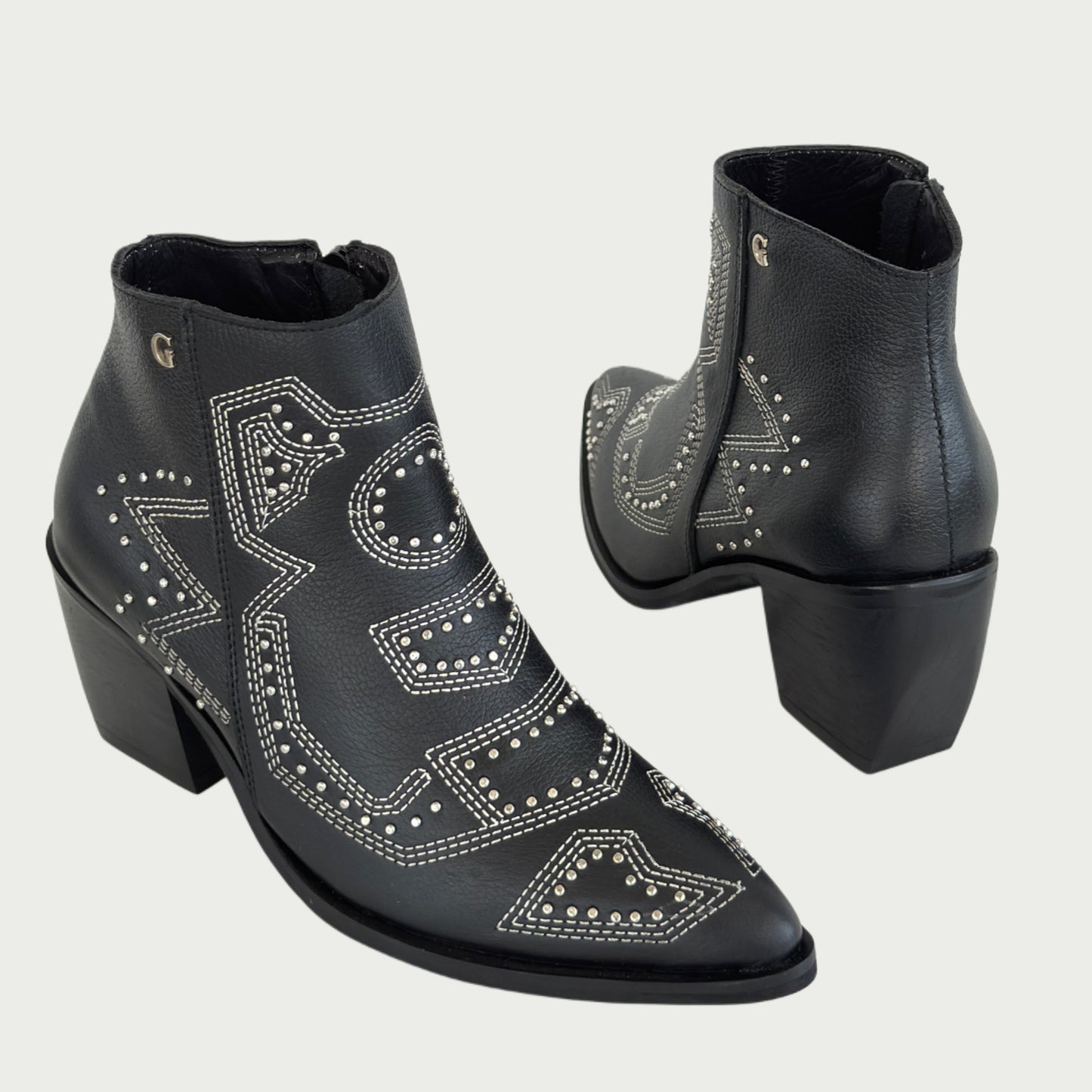 Botines en cuero negro x taches Ref: