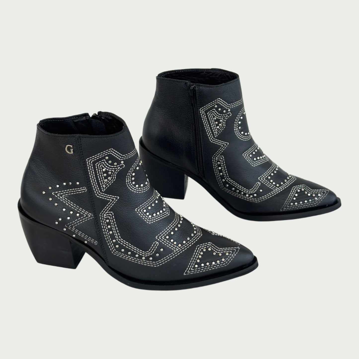 Botines en cuero negro x taches Ref: