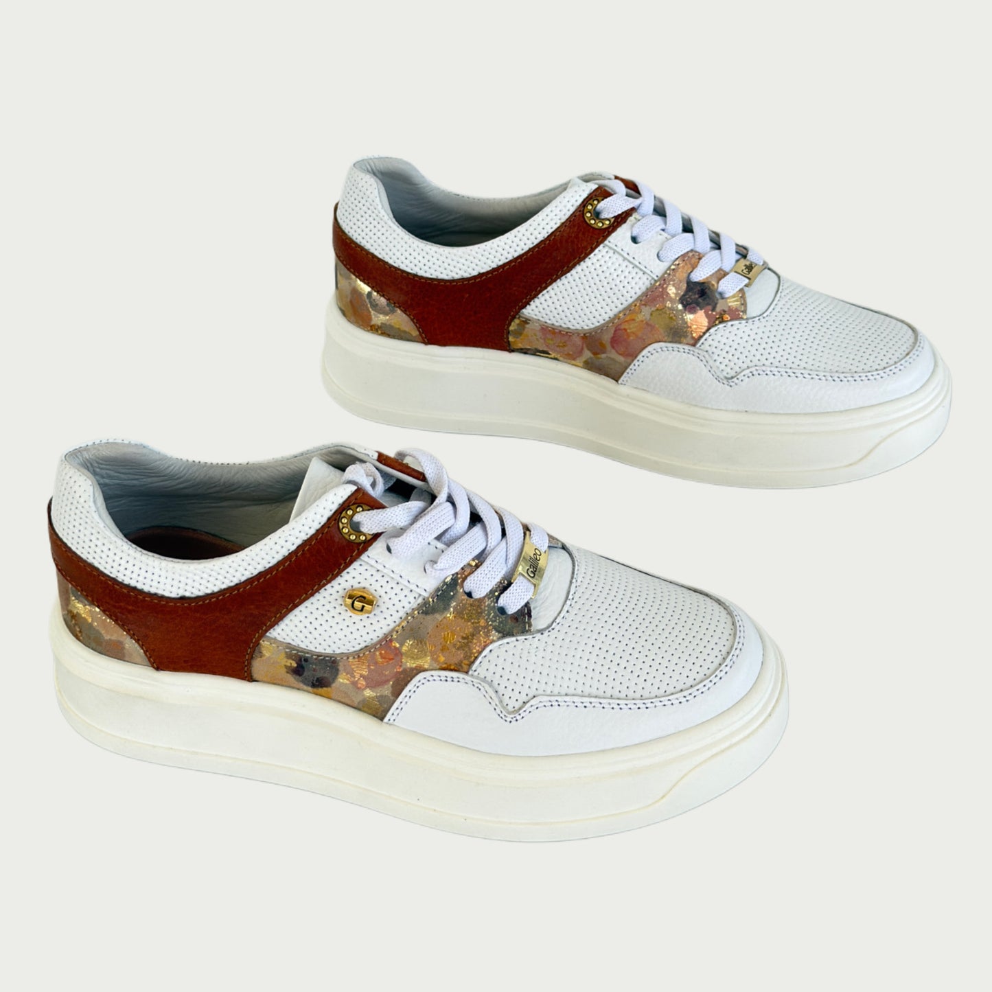 Tennis en cuero blanco x miel Ref: DV323NYBM