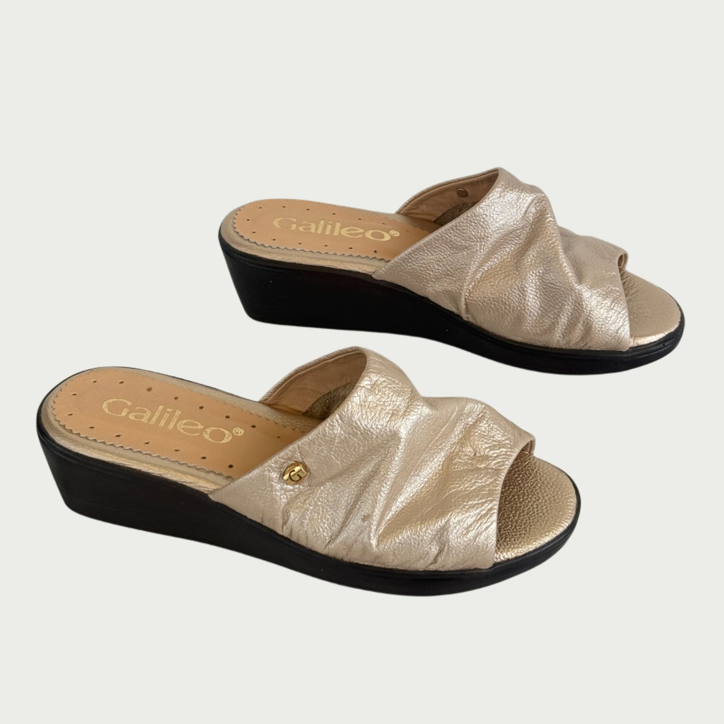 Sandalias en cuero oro Ref: 4118WO5