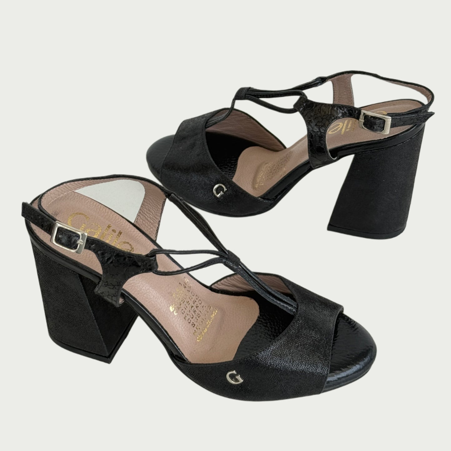 Sandalia en cuero negro Ref : 145NPNG4