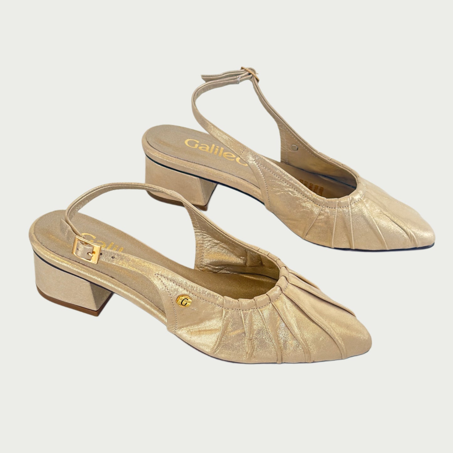 Zapatos en cuero dorado Ref: PC-112