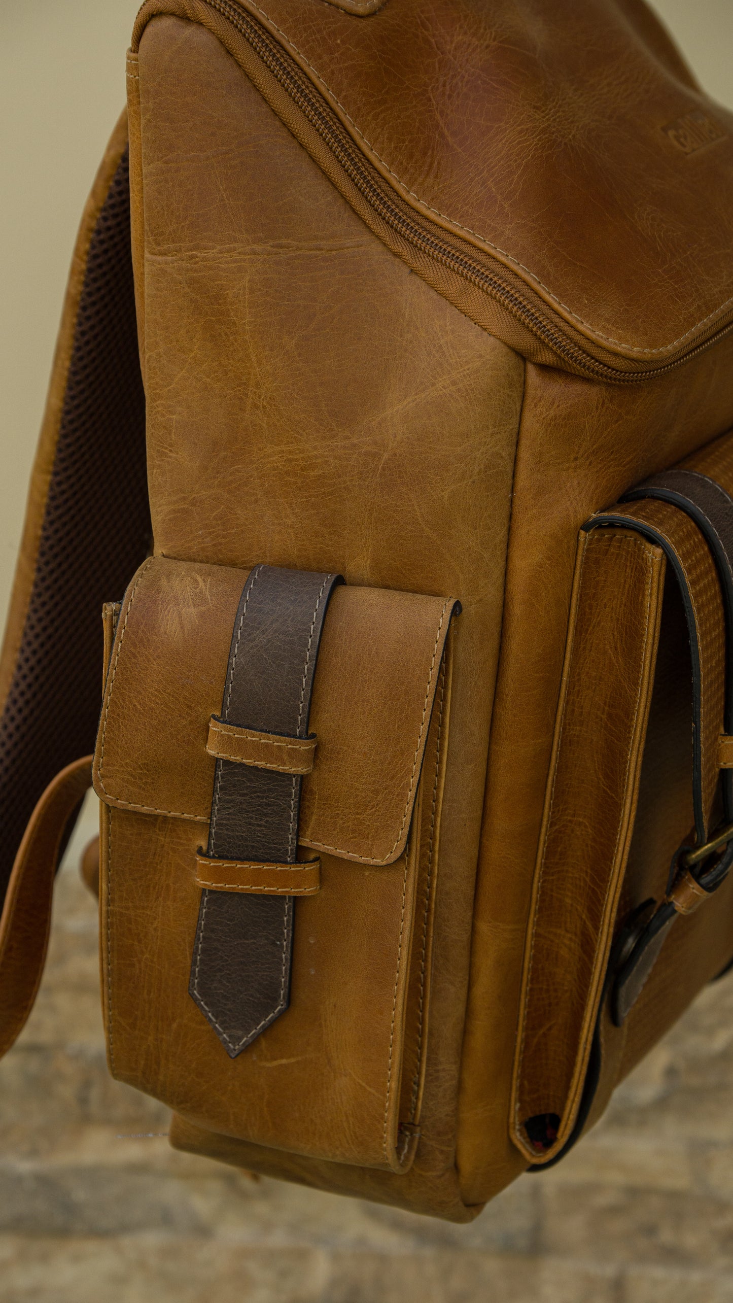 Morral en cuero envejecido miel Ref: R4019XP