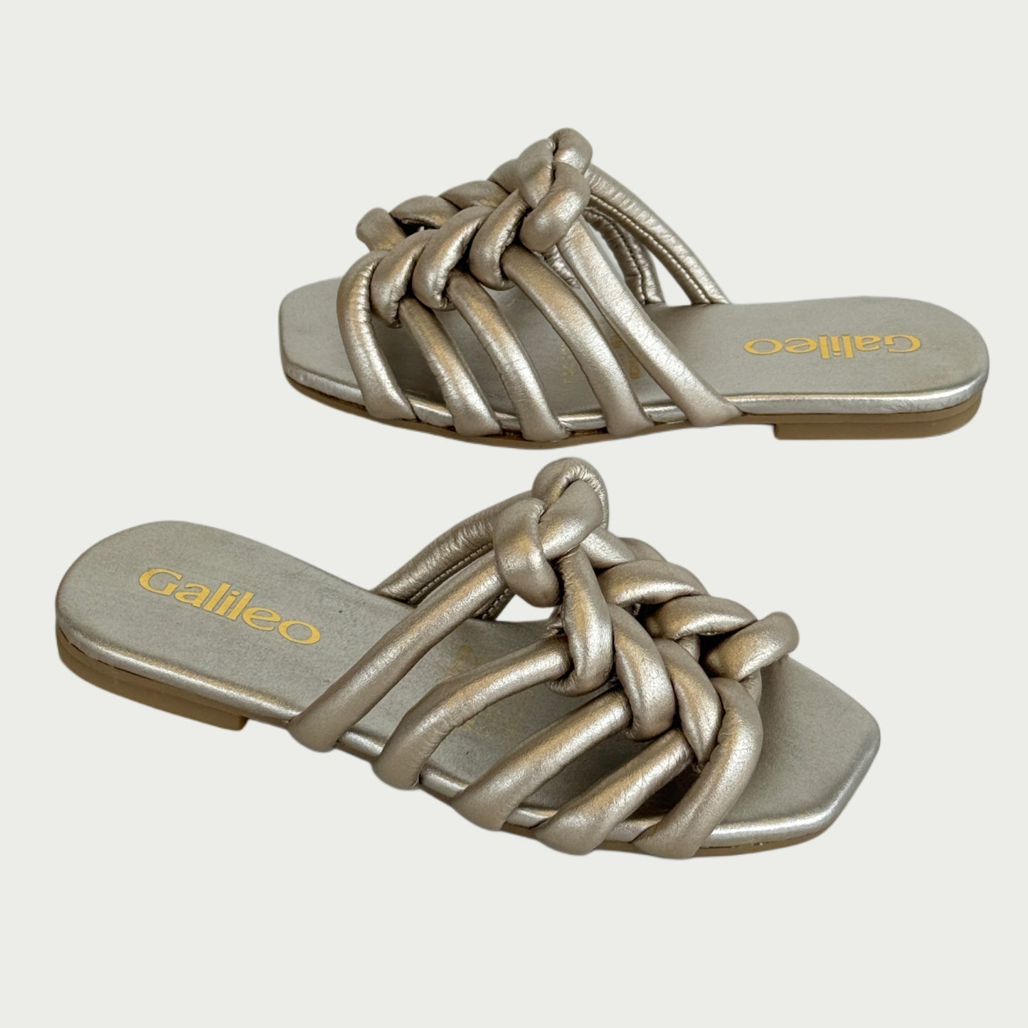Sandalias en cuero dorado Ref: 7845NPDO