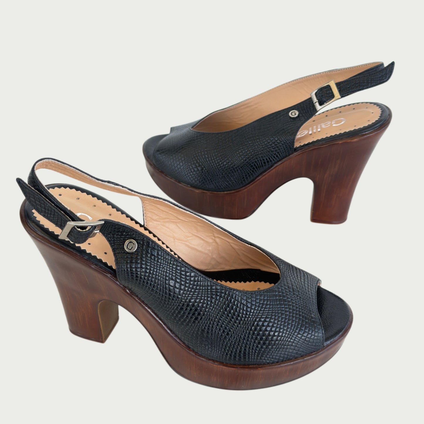 Sandalias en cuero negro