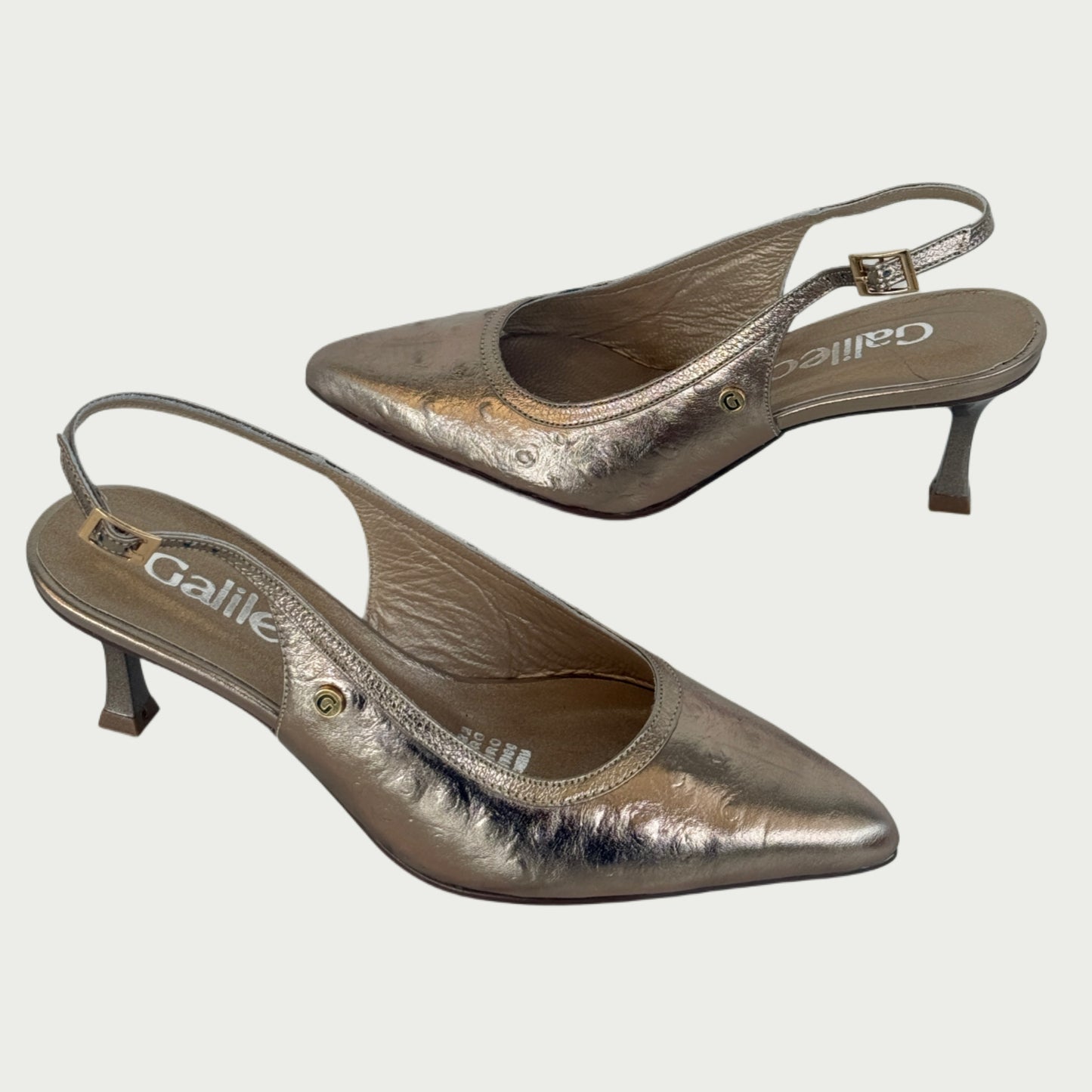 Stilettos destalonados en cuero dorado Ref: PC74WPLU