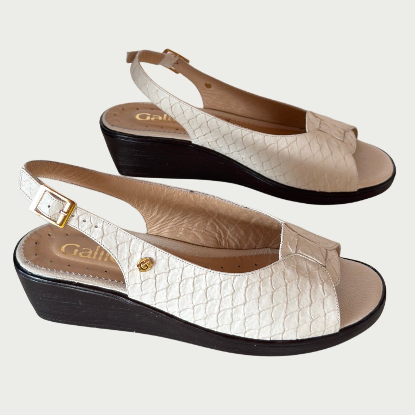 Sandalias en cuero beige Ref:4132MP053