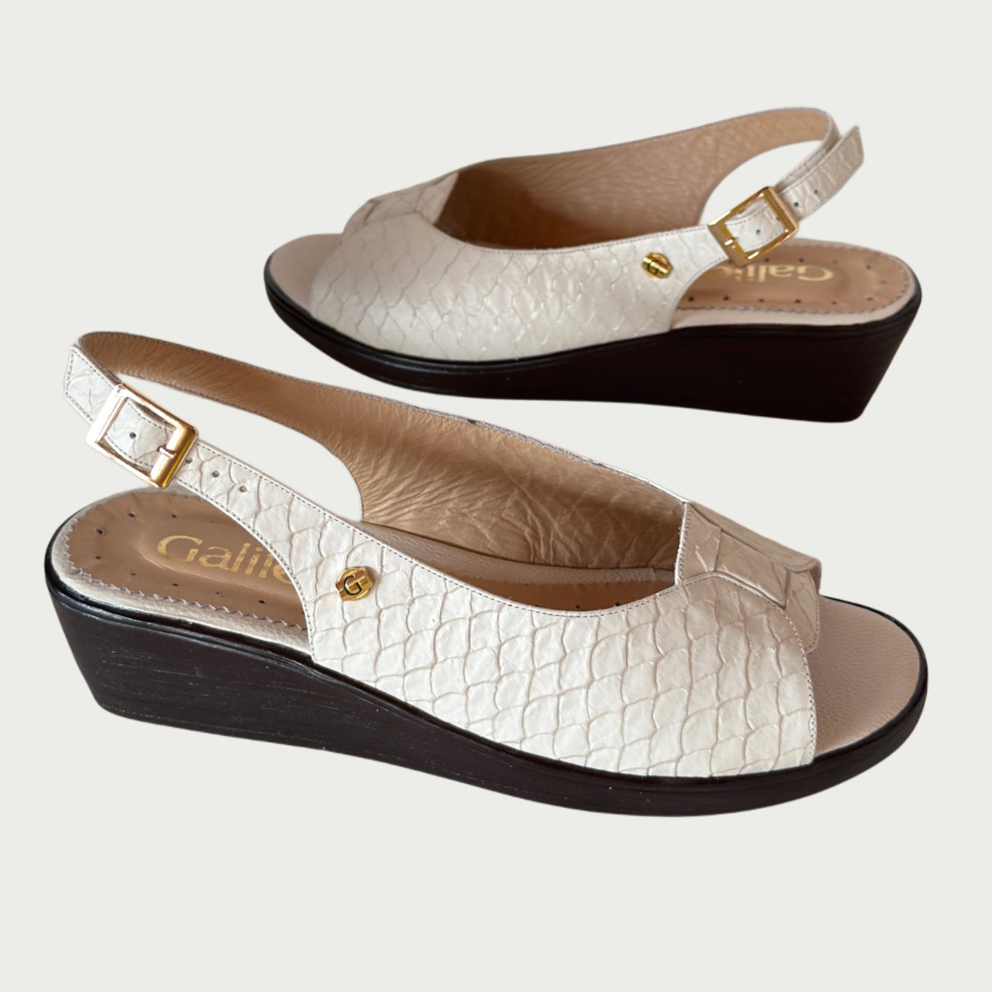Sandalias en cuero beige Ref:4132MP053