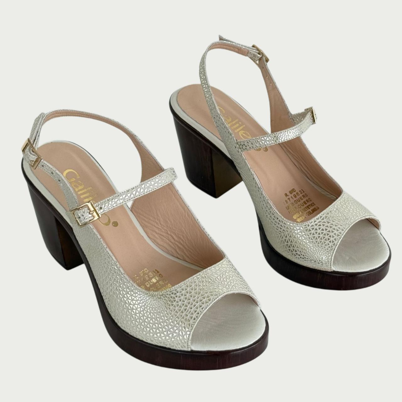 Sandalia en cuero beige x folia Ref: 6346XPER