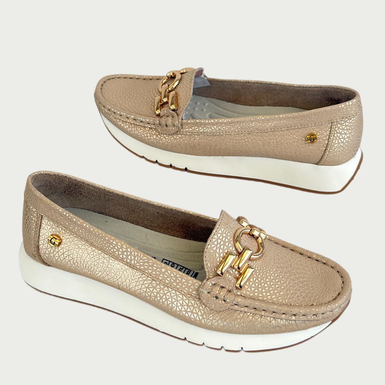 Mocasín en cuero beige x dorado Ref: TBXPORO