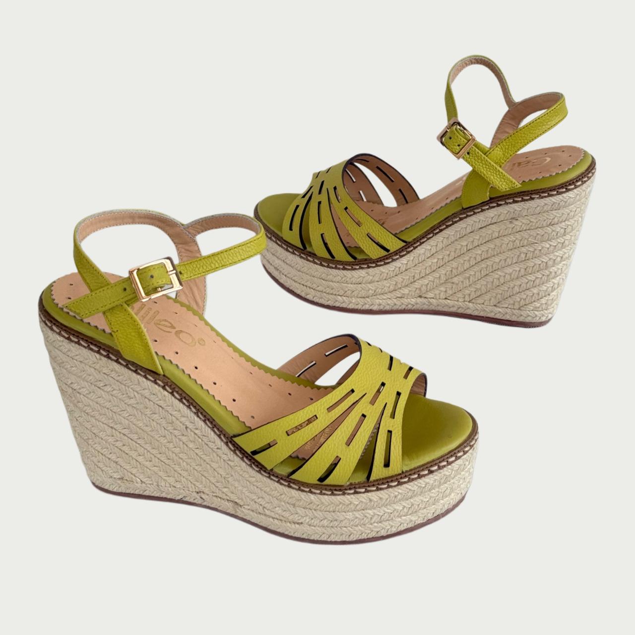Sandalias en cuero verde lima Ref: 9630NGV