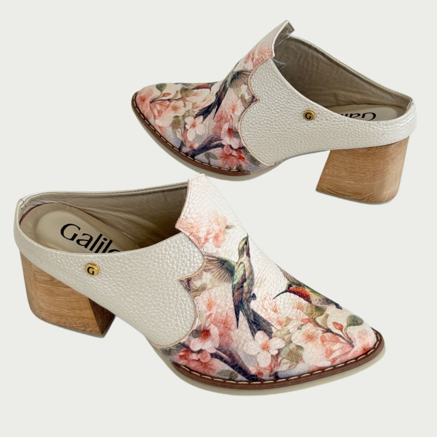 Zuecos en cuero beige x folia colibrí Ref: B14XPCOL