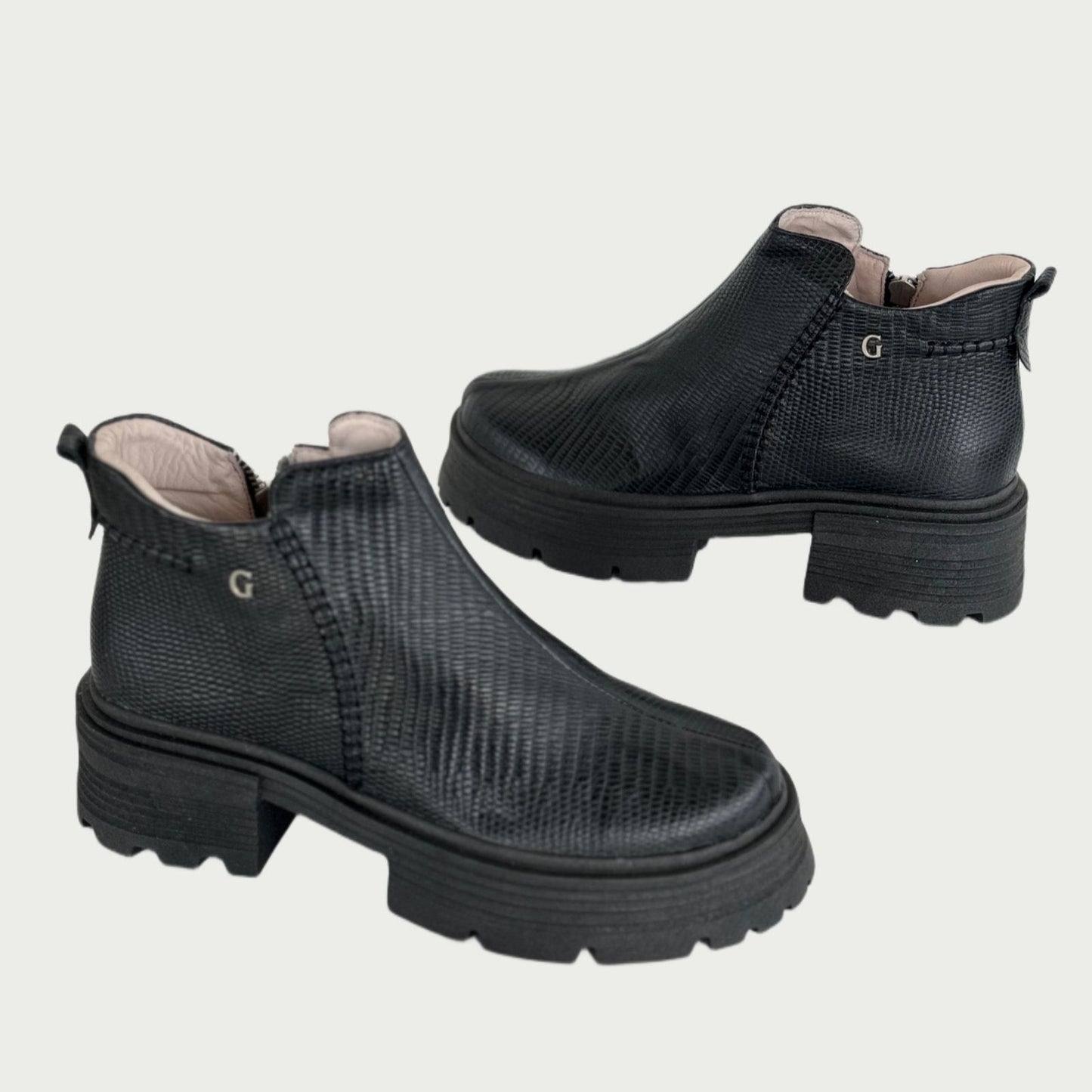 Botines en cuero negro Ref: SBD09NPN9