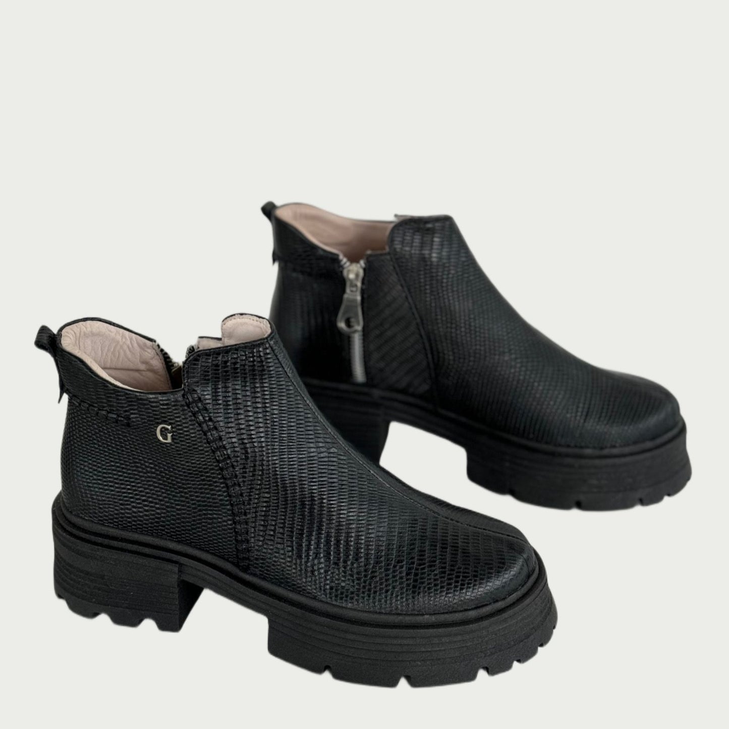 Botines en cuero negro Ref: SBD09NPN9