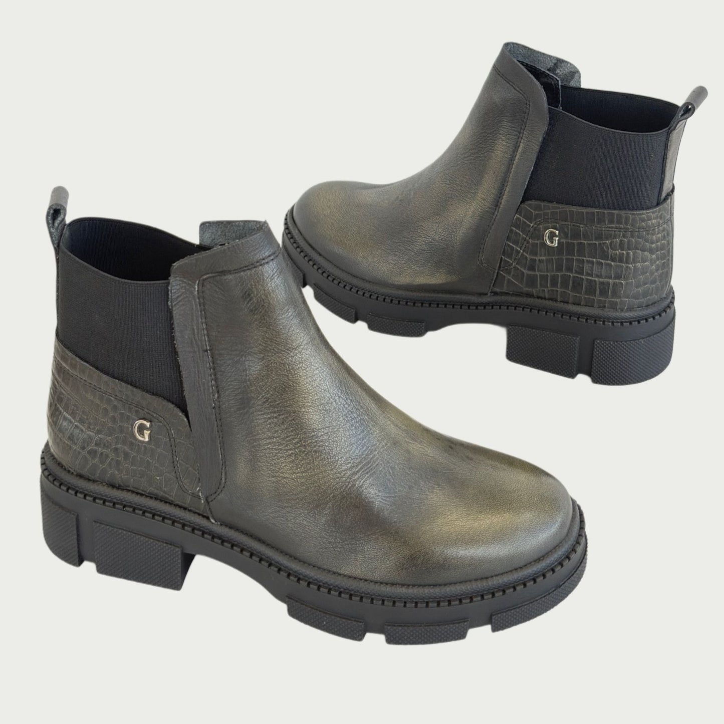 Botines en cuero verde x babilla Ref: 1579
