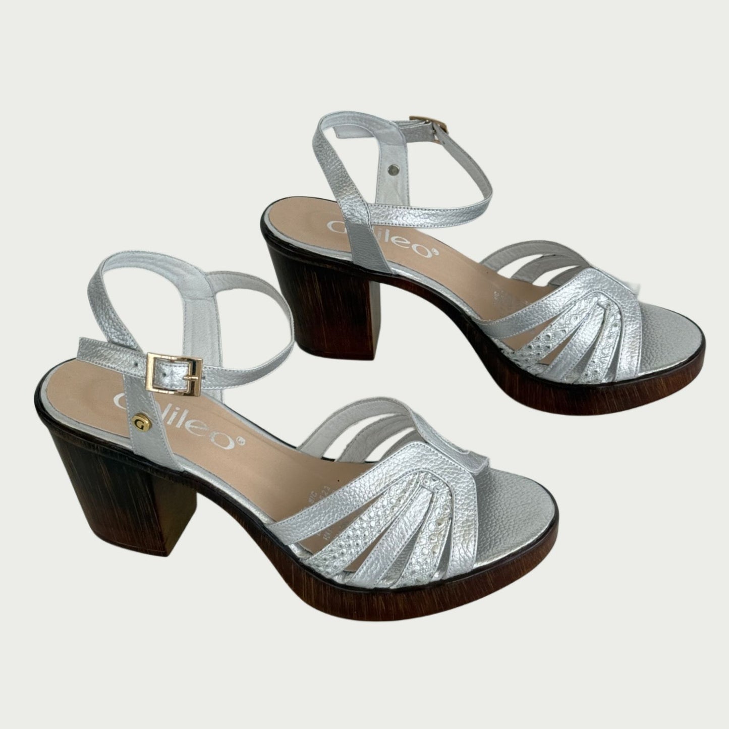 Sandalias en cuero plata Ref: 6295XPPL