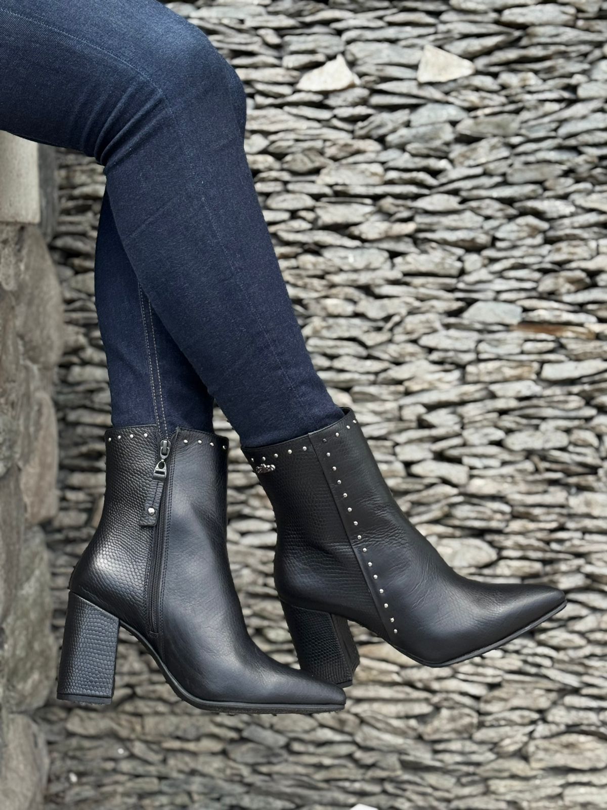Botines en cuero negro Ref:6471