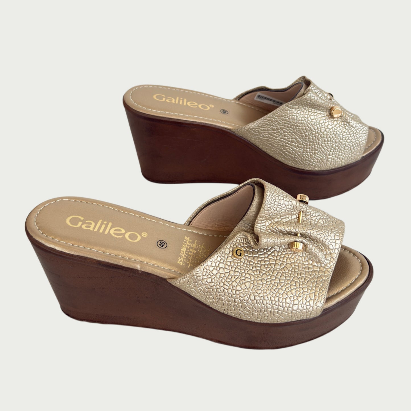 Sandalias en cuero dorado Ref: 806MOD