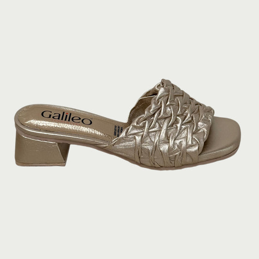 Sandalias en cuero dorado Ref: ESTERMPDO4