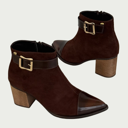 Botines en cuero gamuzado café x punta charolada Ref: DAYSIZPCF