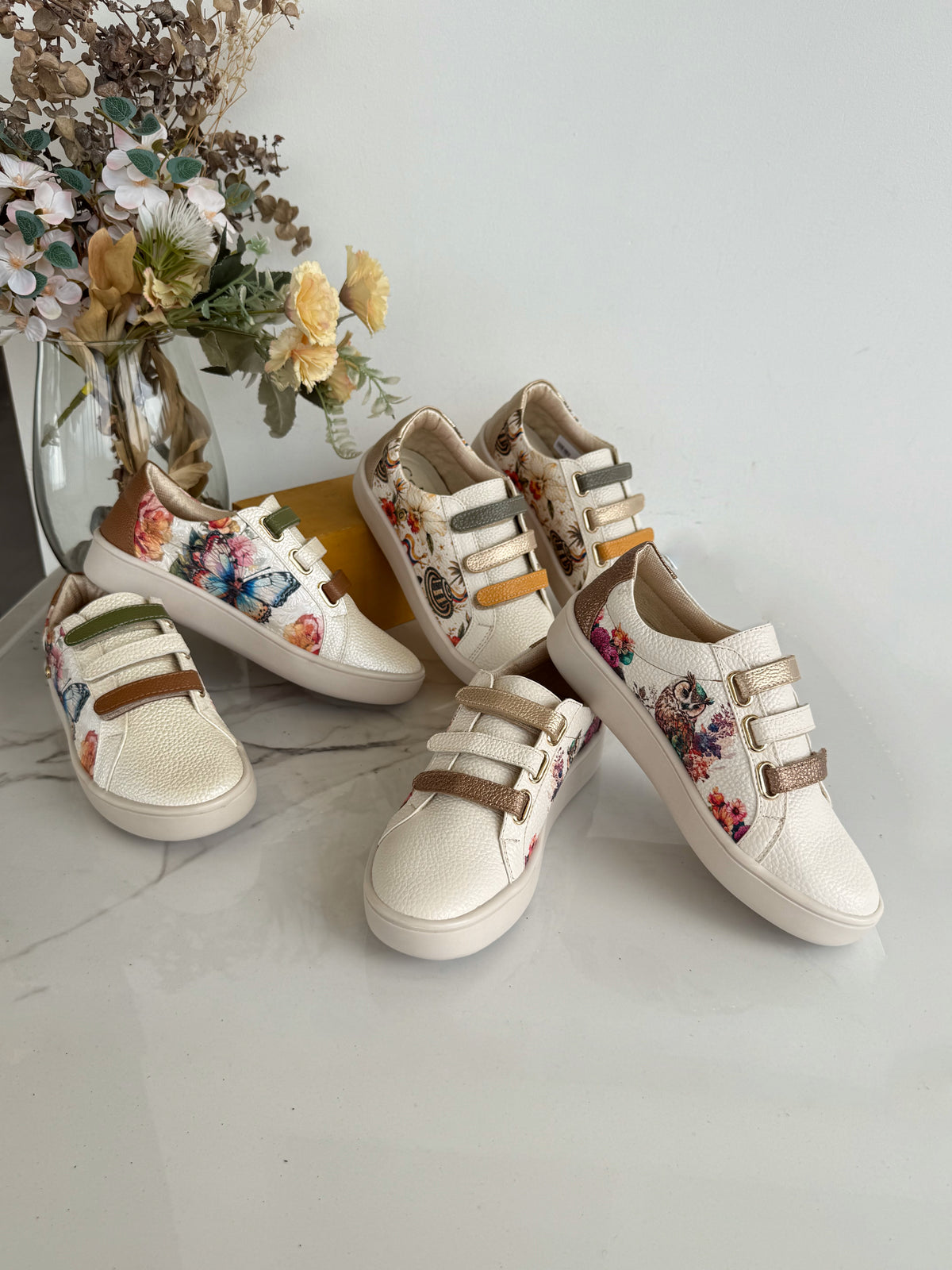 Tenis en cuero beige estampado búho multicolor Ref: T014APBU