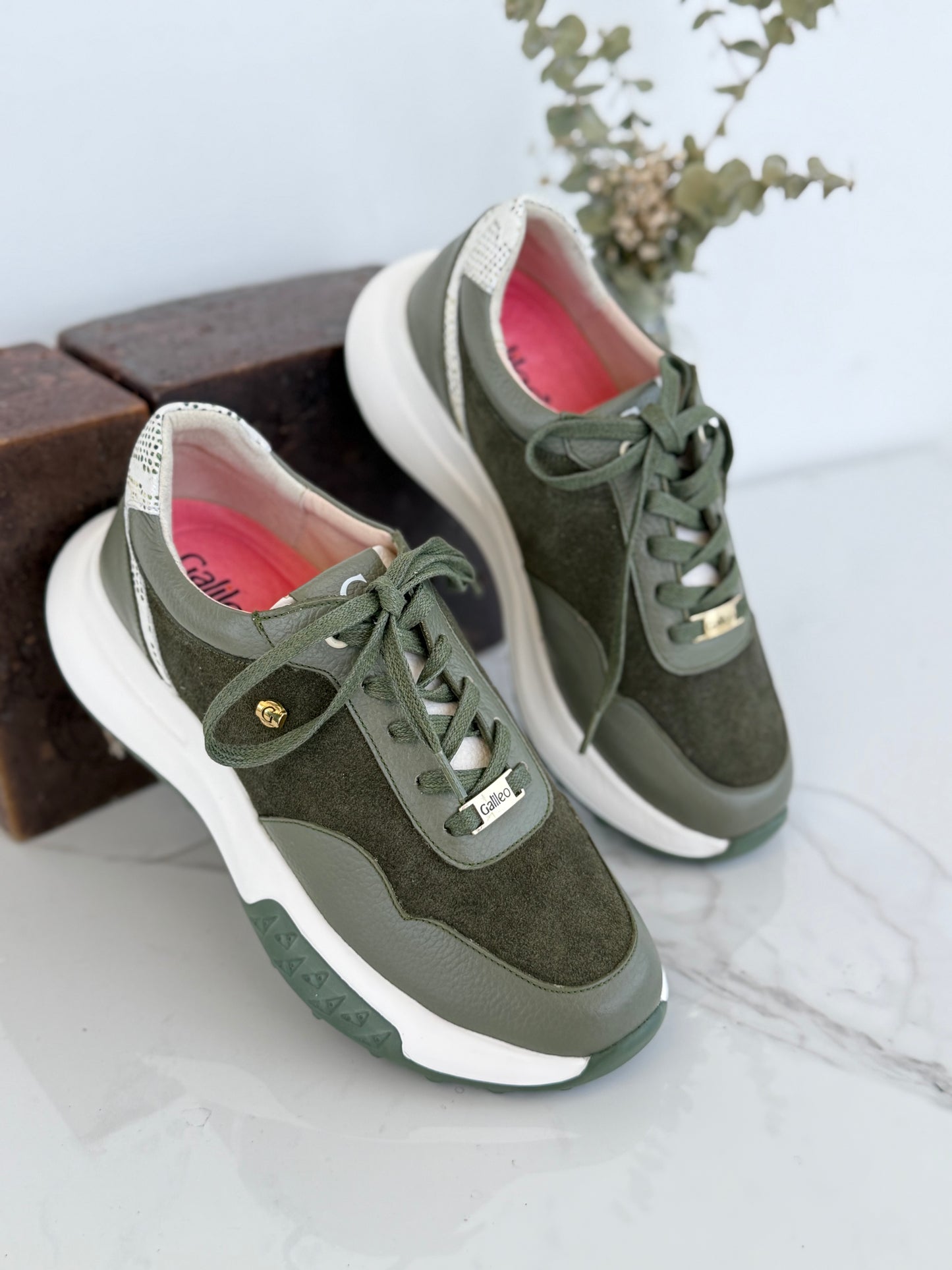 Tenis en cuero verde militar x gamuza Ref: 5714ZPVE
