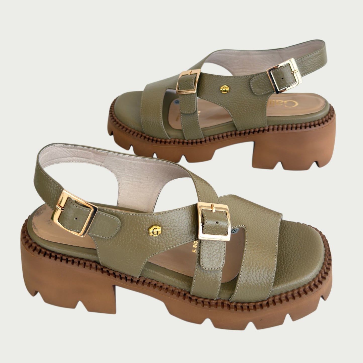 Sandalias en cuero verde oliva Ref: P-386