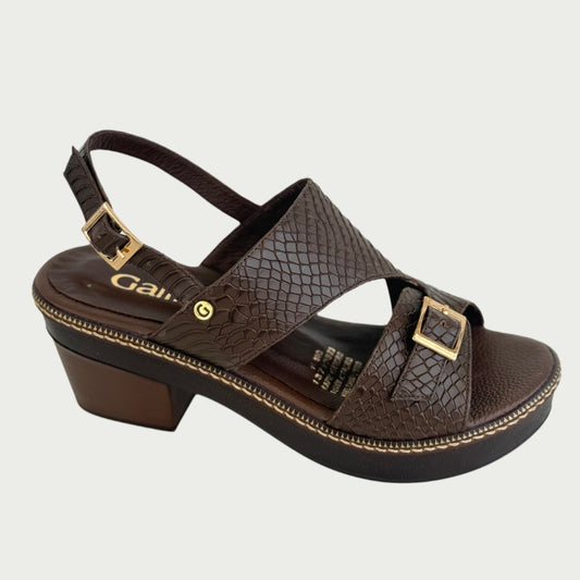 Sandalias en cuero café oscuro Ref: S-136XP