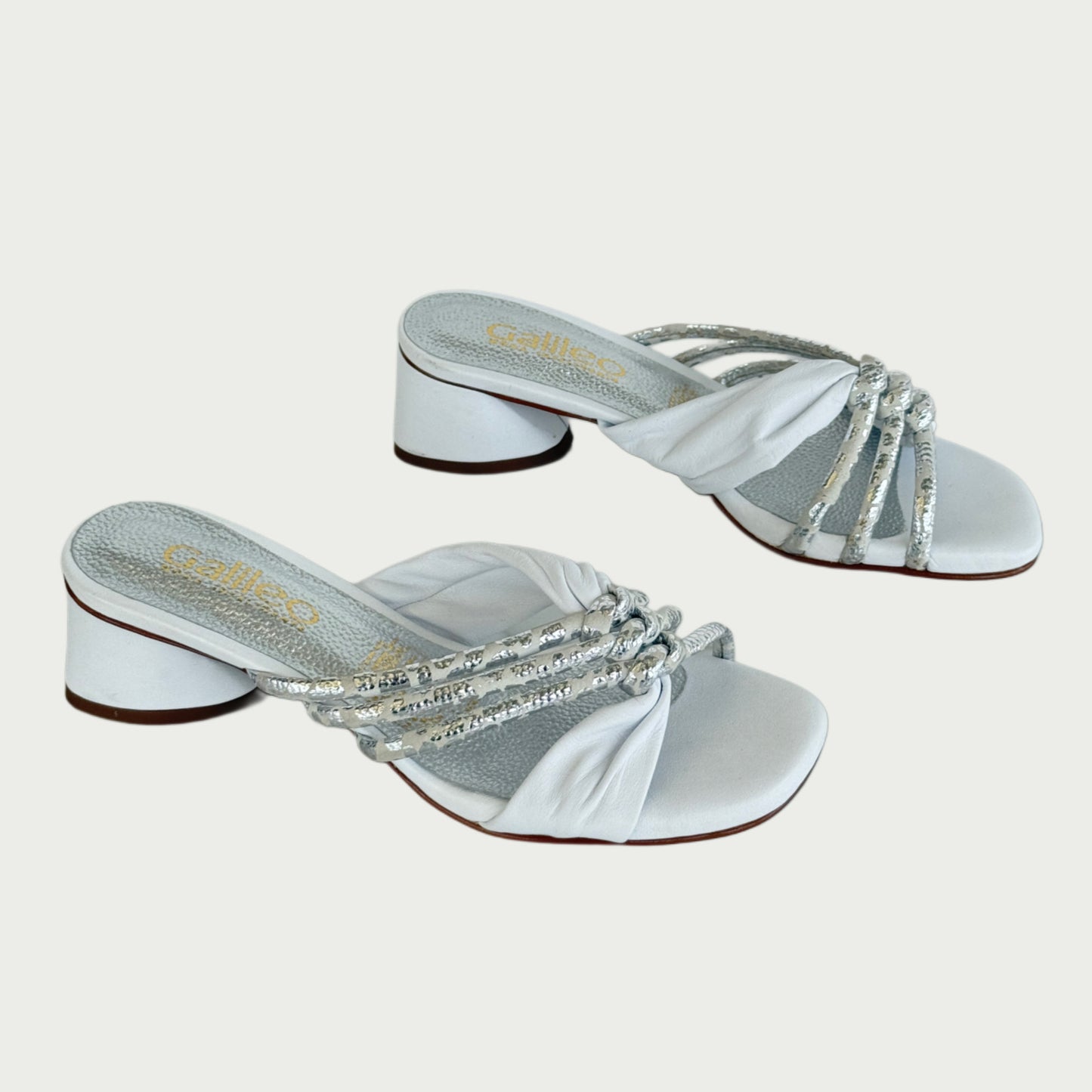 Sandalias en cuero blanco x plata Ref: LORETNPB