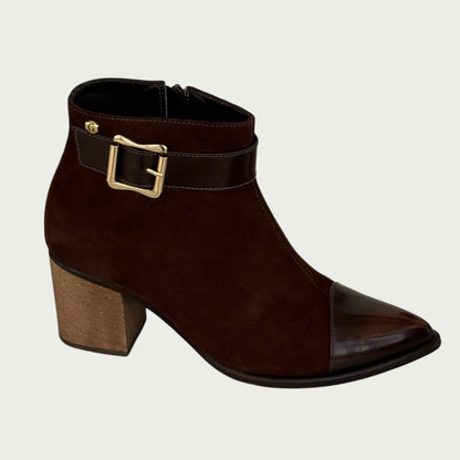 Botines en cuero gamuzado café x punta charolada Ref: DAYSIZPCF