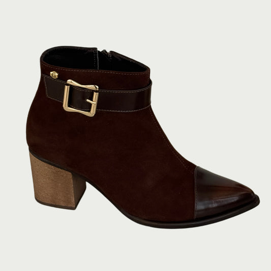 Botines en cuero gamuzado café x punta charolada Ref: DAYSIZPCF