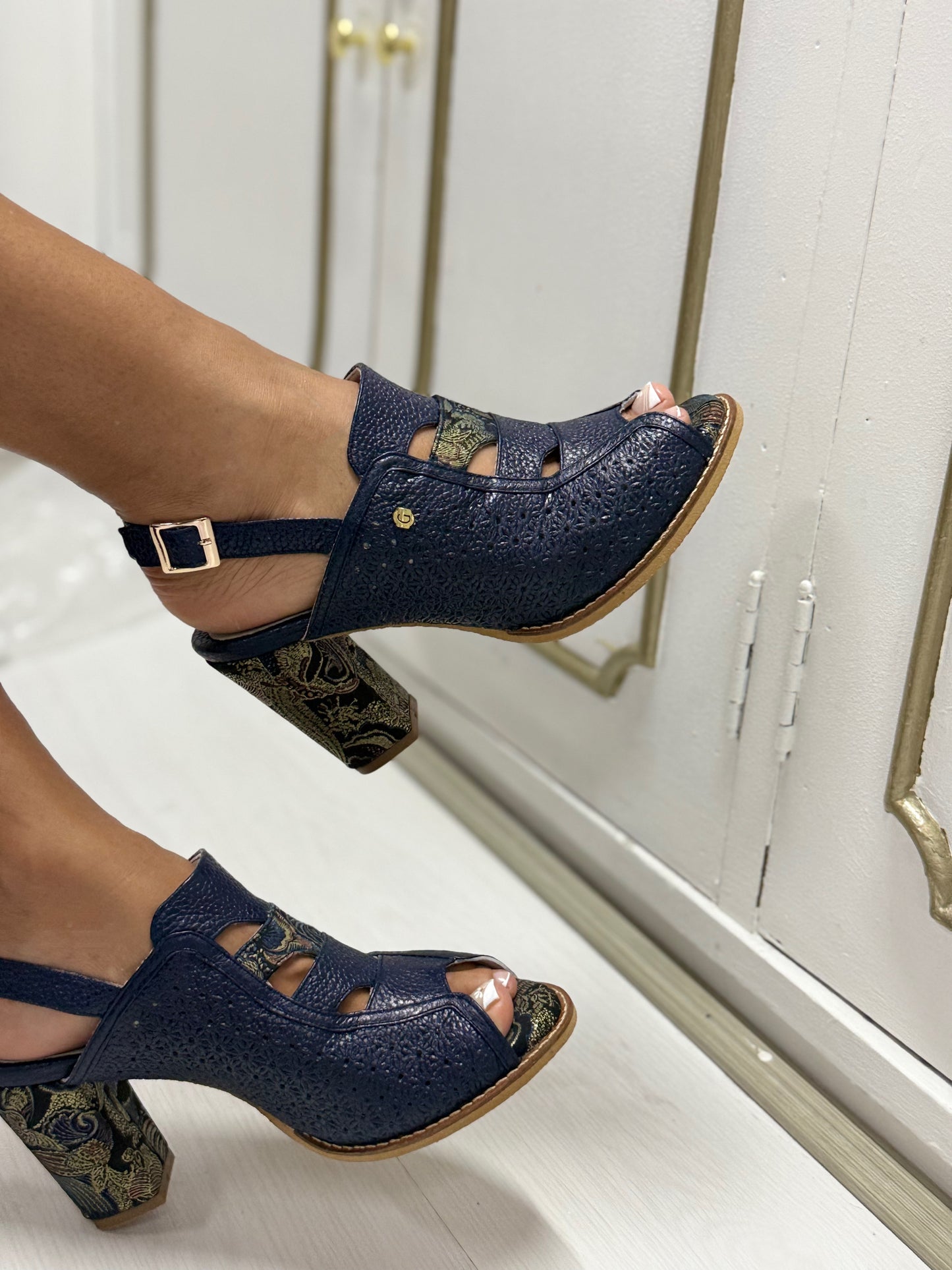 Sandalias en cuero azul x folia Ref: BT623