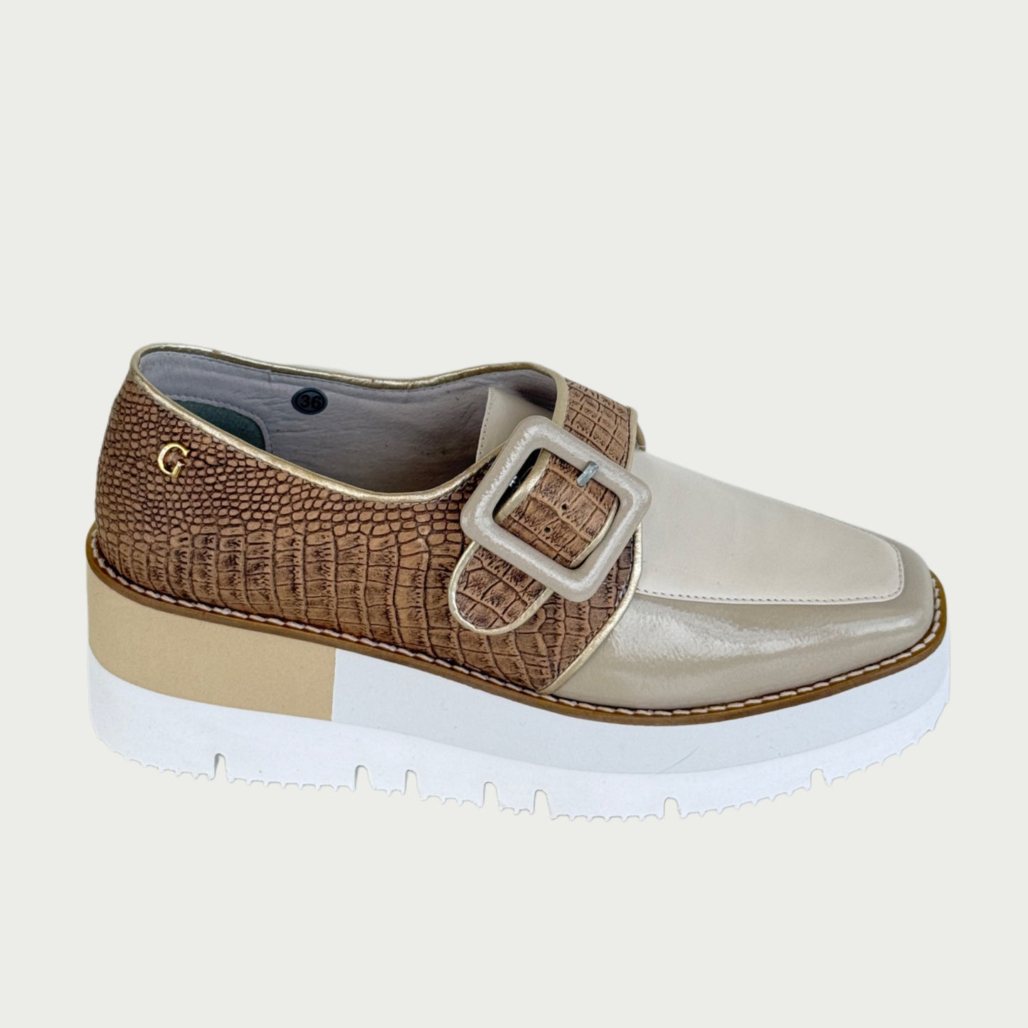 Bolichero en cuero beige x charol Ref:6400WPFO