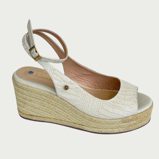 Sandalias en cuero beige x yute