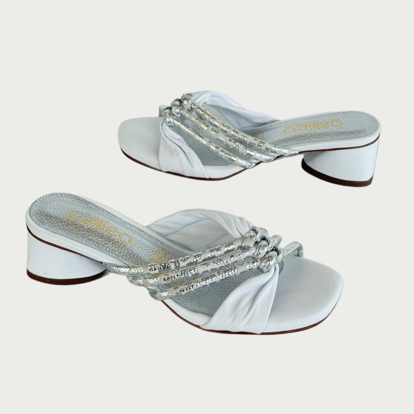 Sandalias en cuero blanco x plata Ref: LORETNPB