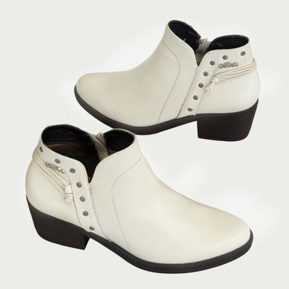 Botines en cuero crema Ref: BENETOZCR