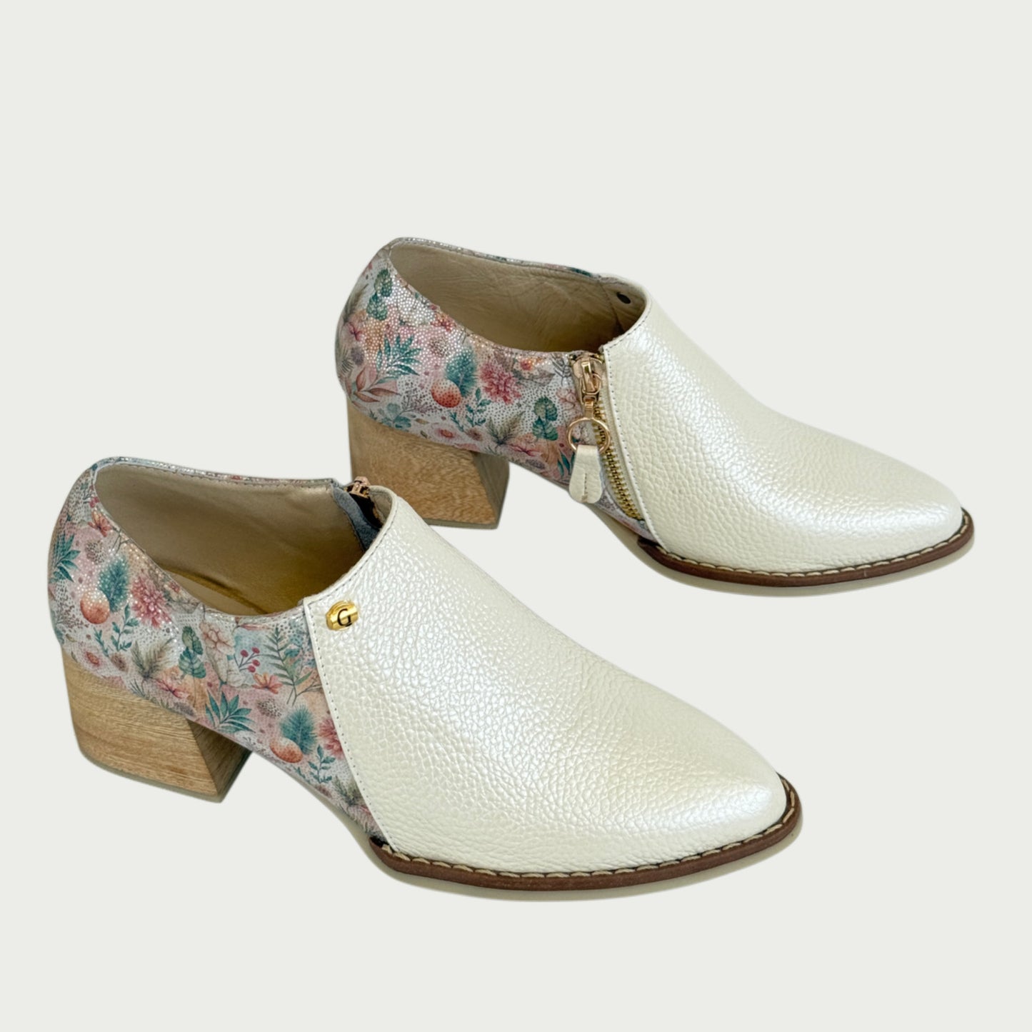 Botin en cuero beige x flores plata Ref: B6ZPTAL